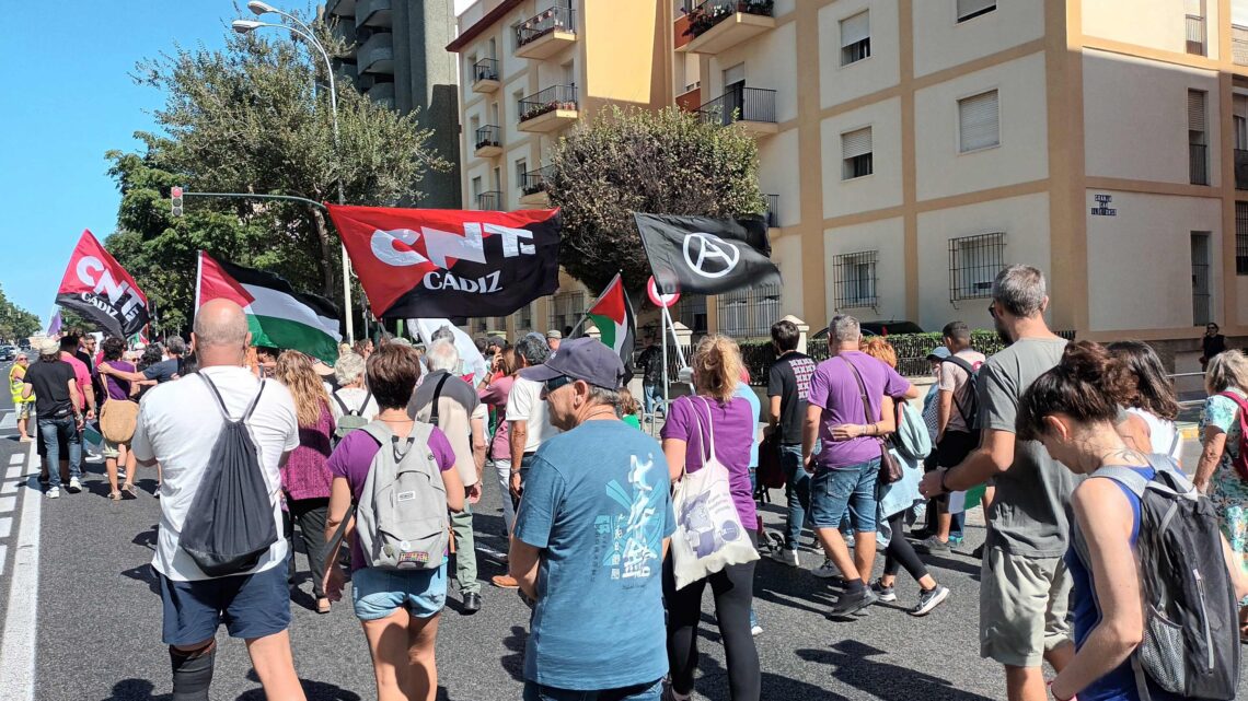 Cádiz: participación de la CNT-AIT en la manifestación «Un año de genocidio en Palestina, 76 años de colonización»